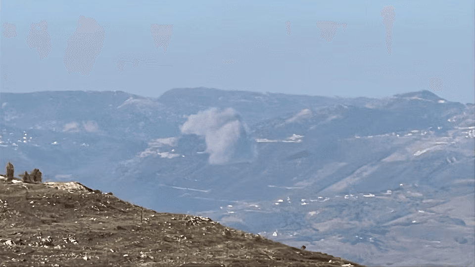 تصعيد جديد: الجيش الإسرائيلي يعلن استهداف مواقع لحزب الله في جنوب لبنان