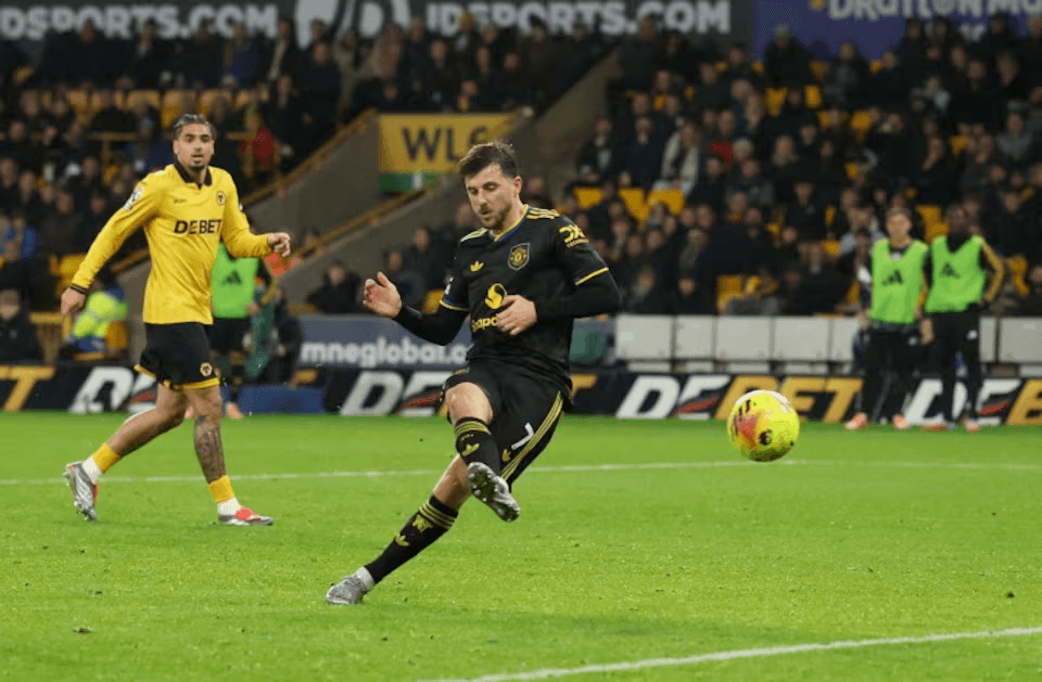مانشستر يونايتد يصعد للمركز السادس بفوز كاسح 4-1 على ولفرهامبتون