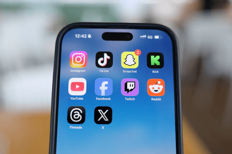أستراليا تمنع الأطفال دون 16 عامًا من منصات التواصل الاجتماعي – خطوة تاريخية