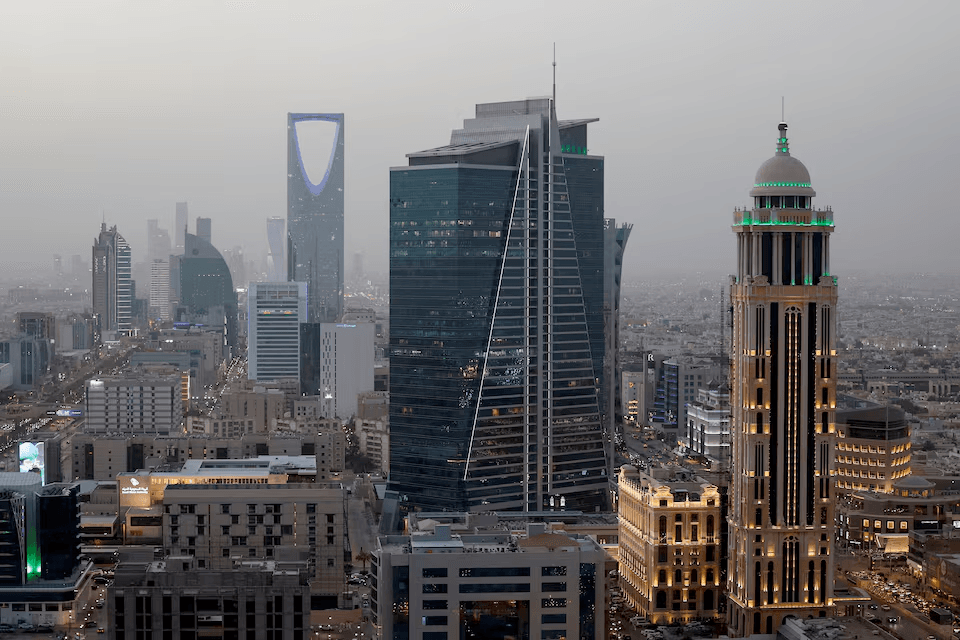 السعودية 2025: عجز الميزانية يرتفع إلى 65 مليار دولار