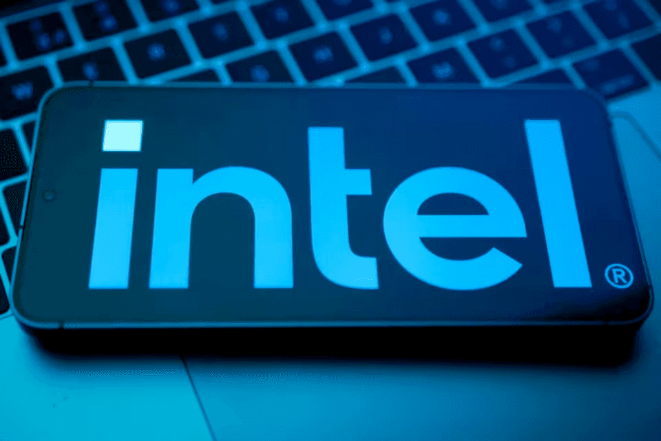حصري: إنتل تختبر أدوات صينية خاضعة لعقوبات في تصنيع الرقائق المتقدمة