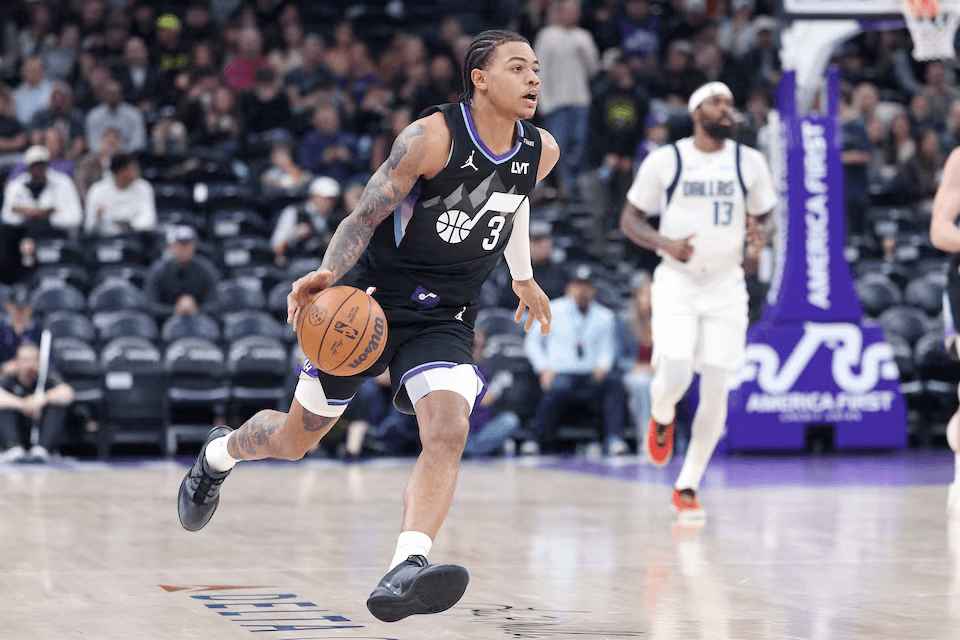 يوتا جاز يهزم دالاس مافريكس 140-133 بعد وقت إضافي: كيونتي جورج يتألق ويحقق أداءً مذهلاً