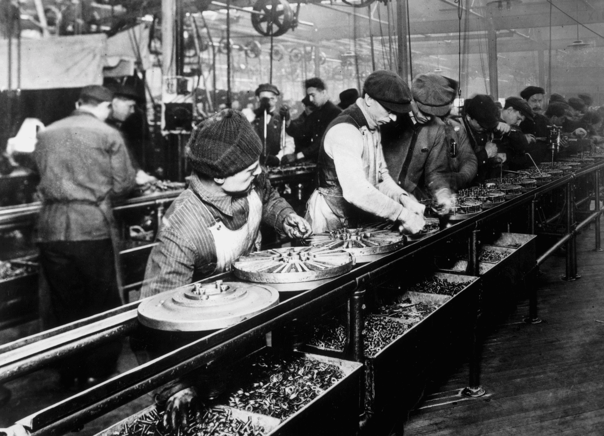 سيارة بـ360 دولارًا: كيف غير هنري فورد صناعة السيارات إلى الأبد؟