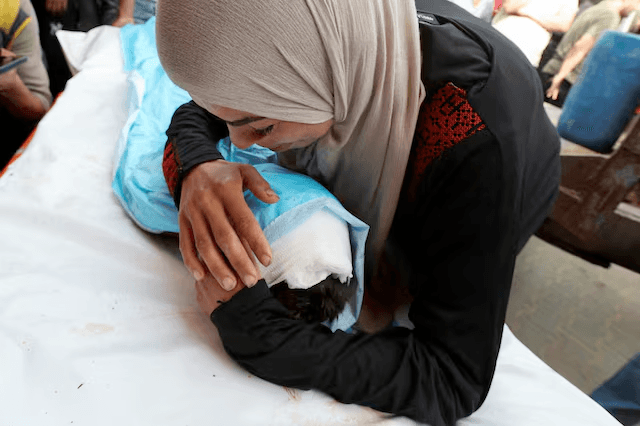 أفضل صور 2025: لحظات عالمية تحبس الأنفاس وقصصها وراء الكاميرا