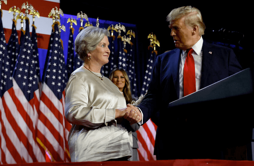 «شخصية مدمن كحول».. توصيف صادم من أقوى امرأة في البيت الأبيض لترامب