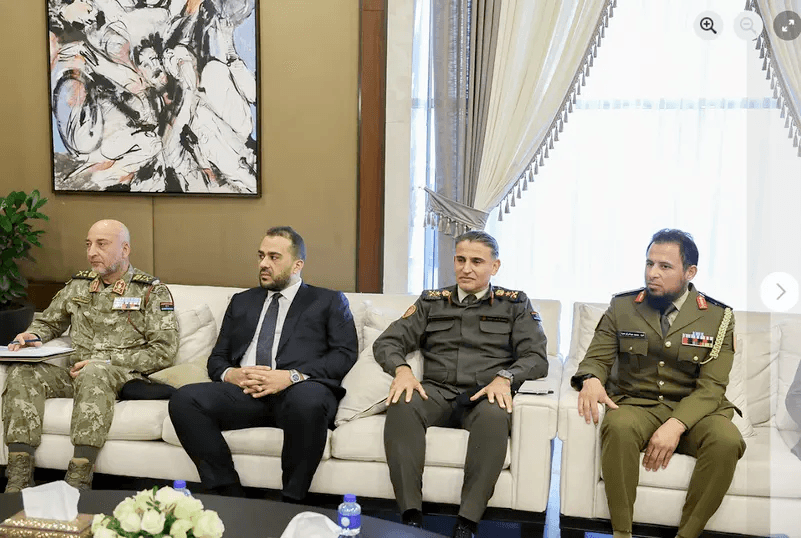 لوحة دموية للقذافي في اجتماع الدبيبة مع وفد أميركي تثير جدلاً واسعاً