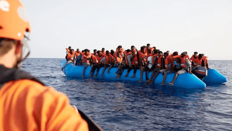 بعد فاجعة غرق 14 مصرياً.. دار الإفتاء تحسم الجدل حول حكم الهجرة غير الشرعية