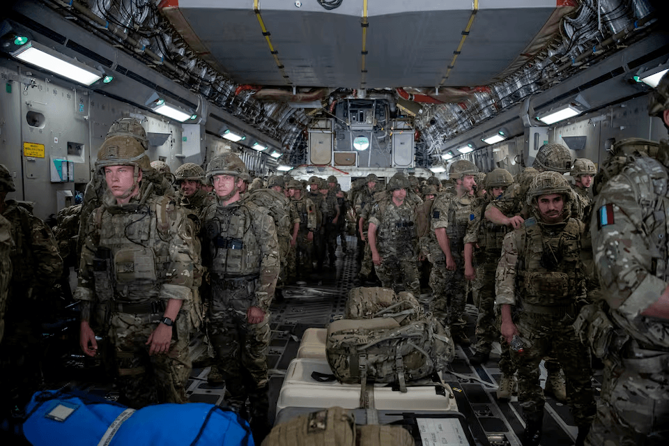 ضابط بريطاني سابق يكشف جرائم حرب محتملة في أفغانستان