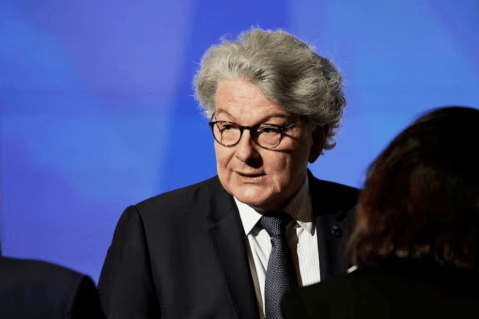 فرنسا تندد بحظر أميركي لتأشيرات المفوض الأوروبي تييري بريتون