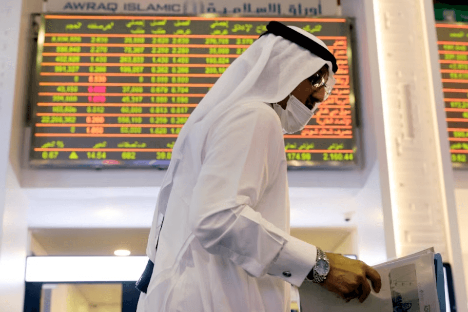 تراجع معظم بورصات الخليج مع هبوط أسعار النفط وتأثيره على الأسهم العربية