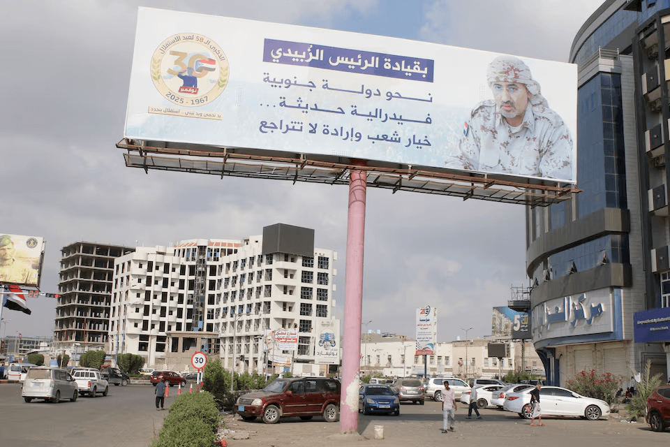 مصدر رسمي من أبوظبي يكشف مكان الزبيدي وتفاصيل المرحلة المقبلة في عدن