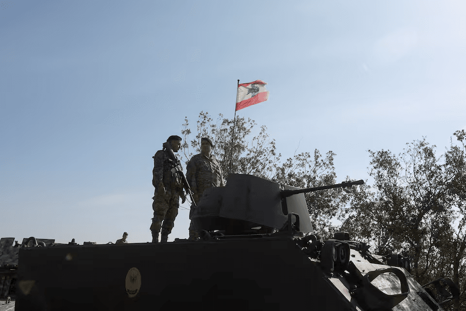 الجيش اللبناني يسيطر على الجنوب وسط ضغوط إسرائيلية على حزب الله