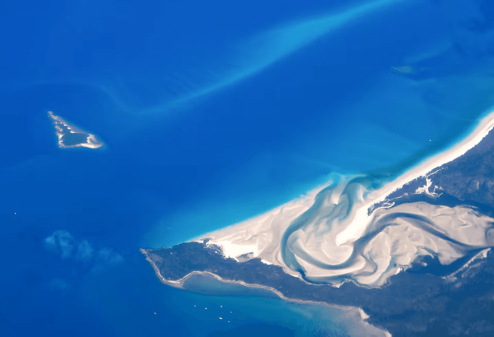 إعصار كوجي يقطع الكهرباء عن آلاف في كوينزلاند