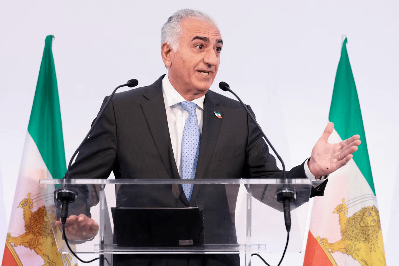 من هو رضا بهلوي؟ رمز المعارضة الإيرانية