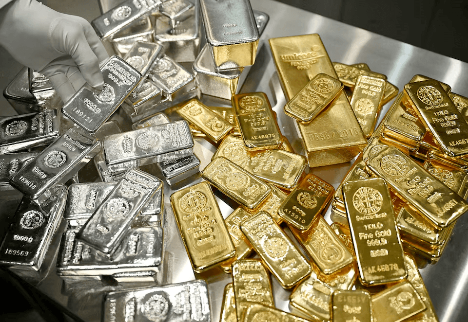 الذهب والفضة والبلاتين عند مستويات قياسية وسط تراجع الثقة في الأصول الأمريكية