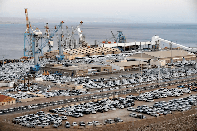 مدمرة أميركية ترسو في ميناء إيلات وسط تصاعد التوتر مع إيران