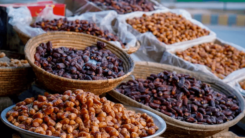 التمر في رمضان: تحذير طبي من عادة خاطئة يجب تجنبها