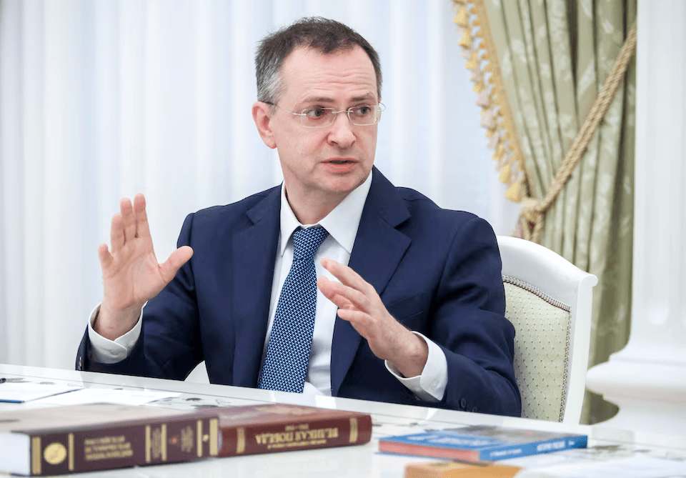 مفاوضات جنيف “الشاقة” هل تقرّب نهاية الحرب؟ ميدينسكي يكشف المفاجأة