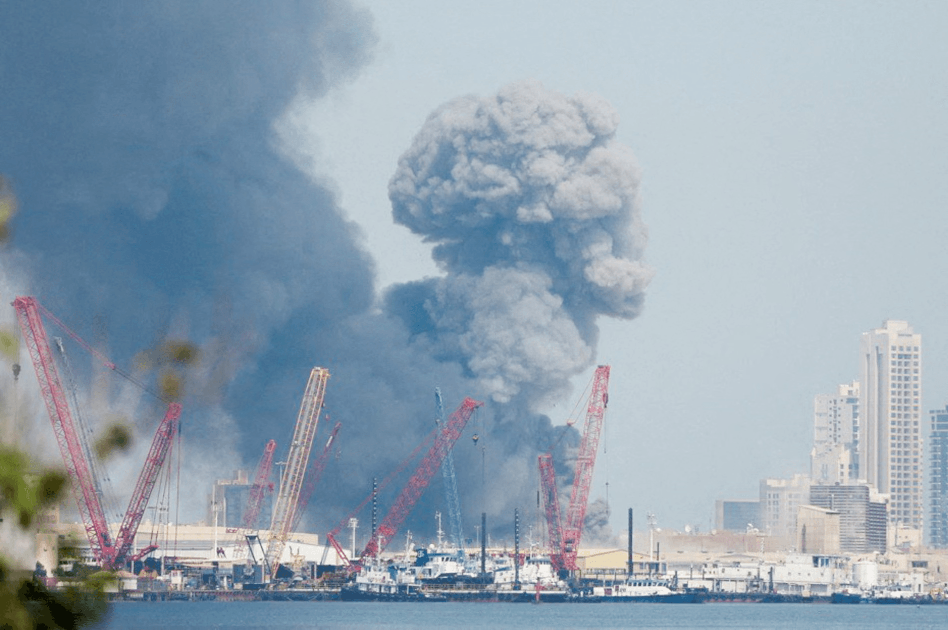 لماذا استهدفت إيران الإمارات وقطر والبحرين والكويت في رد انتقامي واسع؟