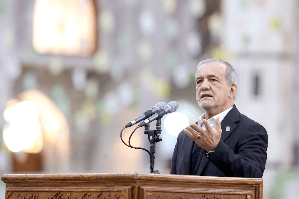 بزشكيان يدعو لوقف فوري للعدوان ويقترح إطاراً أمنياً إقليمياً