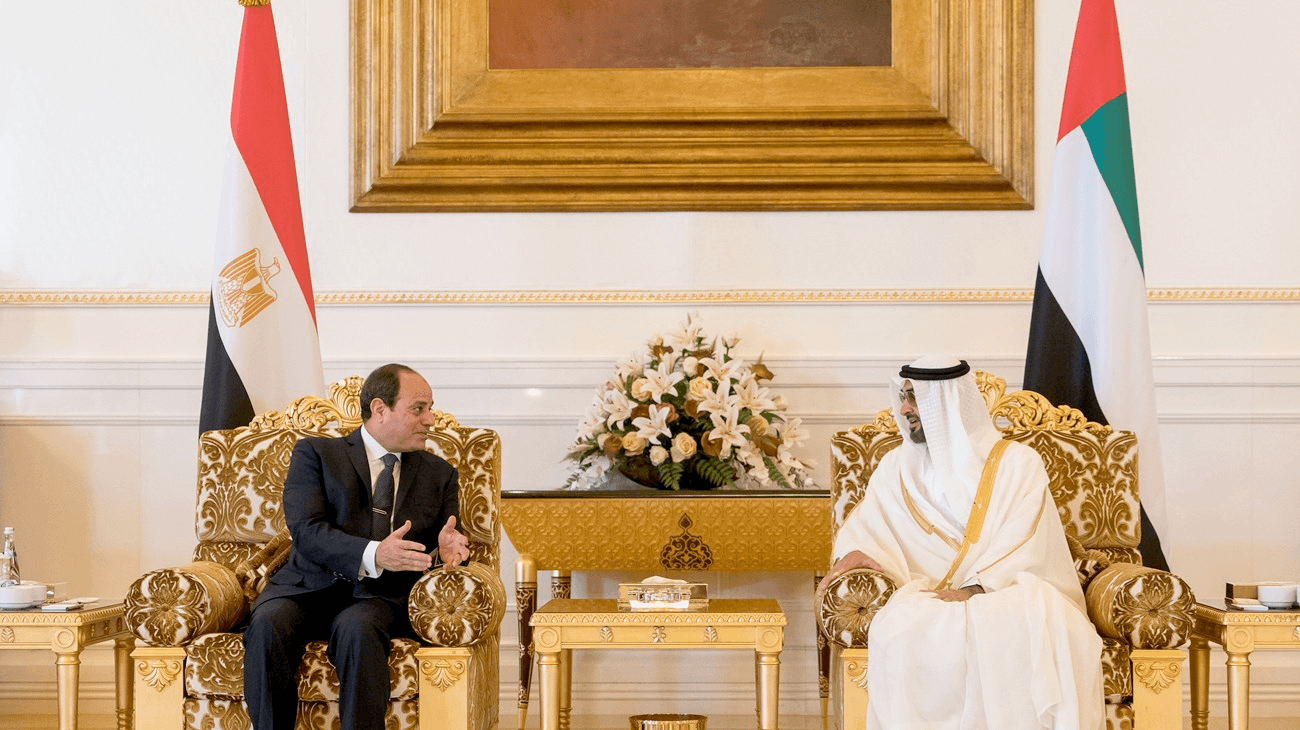 كيف أنقذت أبوظبي القاهرة من الانهيار بعد سيطرة الإخوان في 2013؟