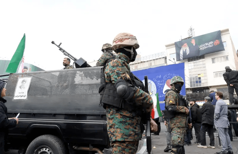 الإندبندنت تحذّر: واشنطن فتحت “صندوق باندورا” في الخليج