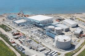 هل قصفت الإمارات محطة تحلية مياه في إيران؟ مسؤول إماراتي يحسم الجدل