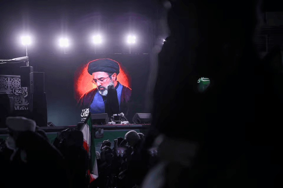 من رجل الظل إلى قمة السلطة.. من هو مجتبى خامنئي الزعيم الأعلى الإيراني الجديد؟