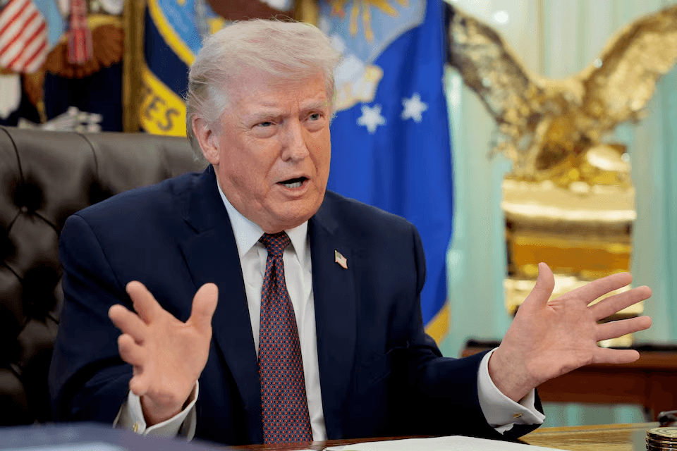 ترامب يشترط فتح هرمز.. وإيران ترد: “ادعاءات كاذبة”