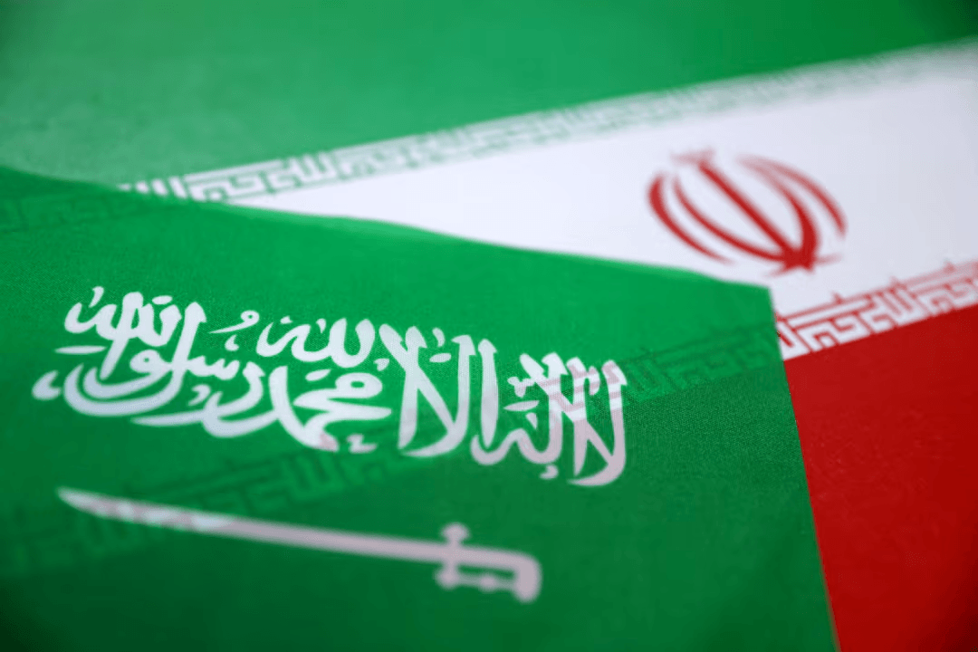 السعودية تدخل المواجهة مباشرة.. الرياض تشن ضربات على إيران