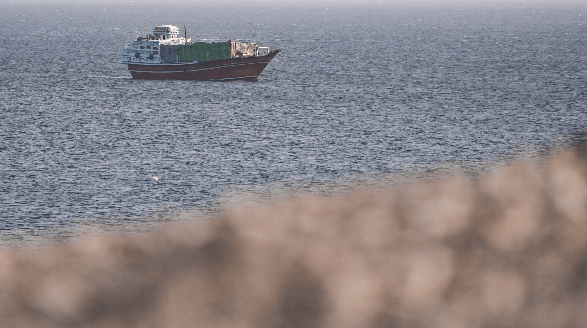 إيران تتحدى واشنطن: مضيق هرمز خط أحمر
