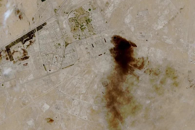 النفط يصعد فوق 107 دولارات.. كيف تضغط أزمة الشرق الأوسط على الأسواق العالمية؟